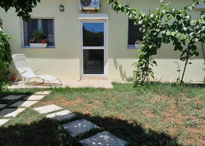 Maja Garden זאדאר